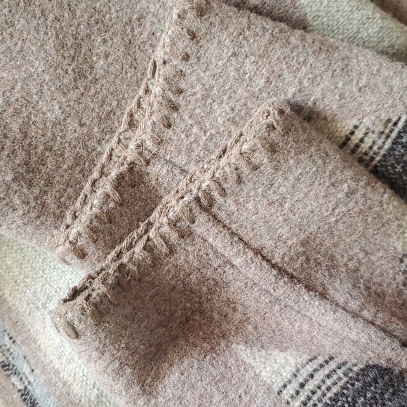 Paparazzi Geometric Open Shawl Jacket - Picture 9 of 10